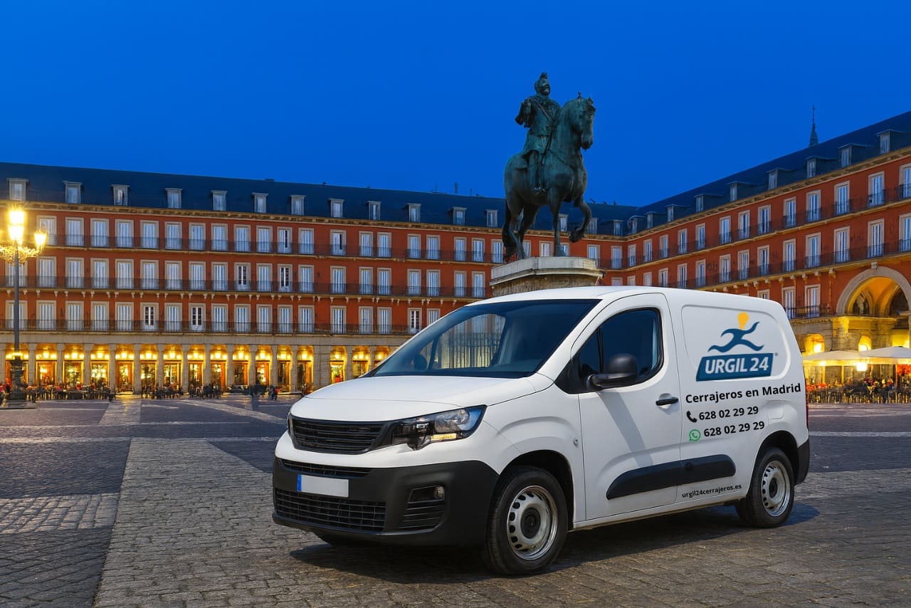 furgo de cerrajeros madrid urgil 24 en plaza mayor de madrid
